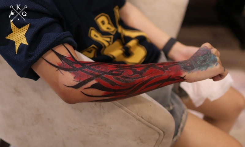 Kỹ thuật cover tattoo che phủ hình xăm cũ bằng mực đậm màu Kỹ thuật cover tattoo che phủ hình xăm cũ bằng mực đậm màu