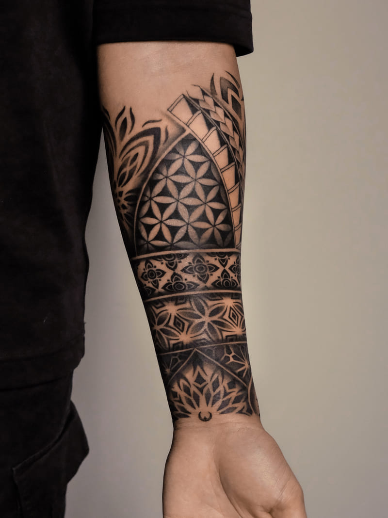 Các ý tưởng và vị trí xăm blackwork ấn tượng Các ý tưởng và vị trí xăm blackwork ấn tượng